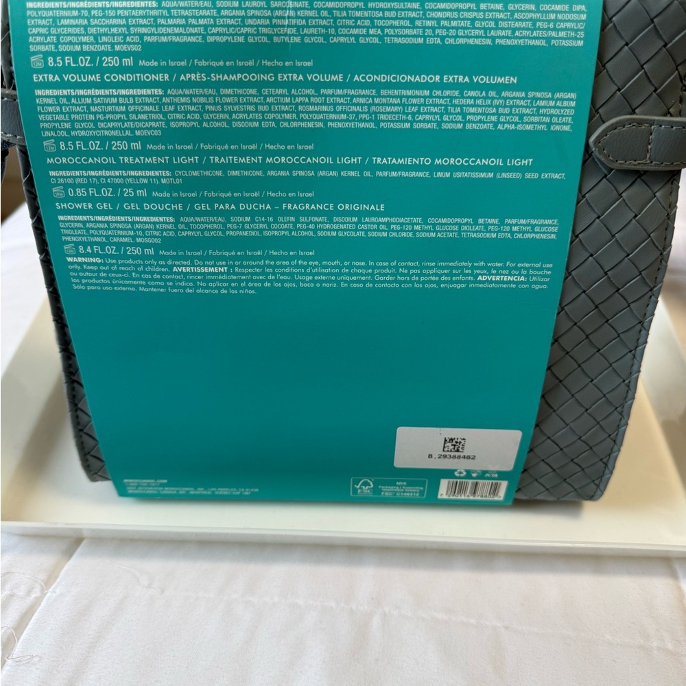 Bundle set of Moroccan oil, extra volume shampoo, conditioner, oil, & shower gel - Picture 5 of 6